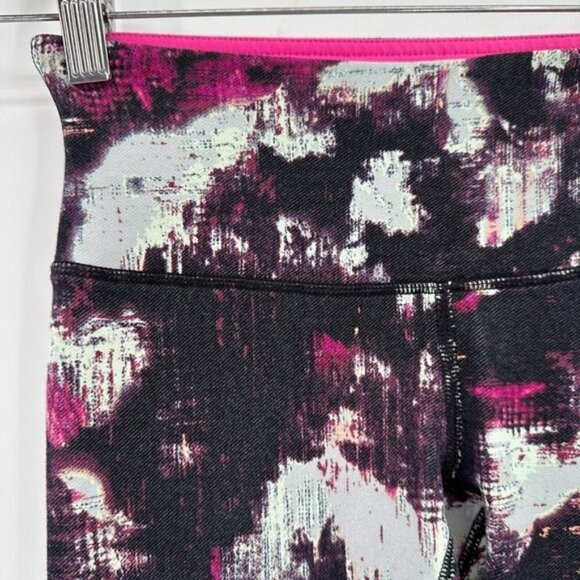 Lululemon Wunder Under Black Pink Kara Print Knit Yoga 22" Cropped 4 Leggings - Picture 2 of 7